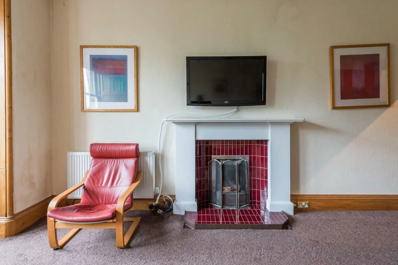 Apartment 3 Bed Overlooking Meadows Park