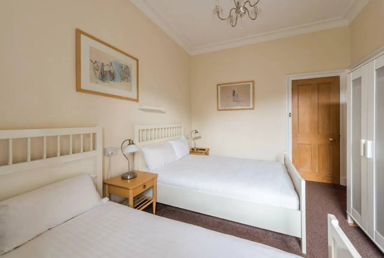 Apartment 3 Bed Overlooking Meadows Park