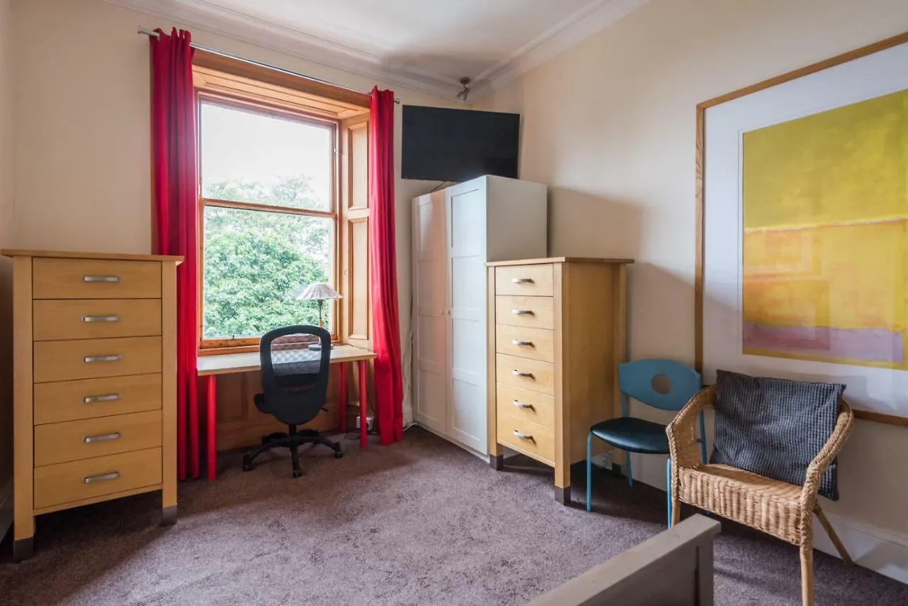 Apartment 3 Bed Overlooking Meadows Park