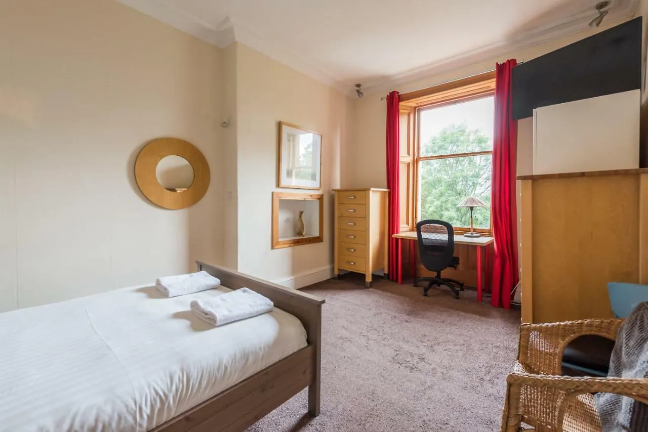 Apartment 3 Bed Overlooking Meadows Park United Kingdom