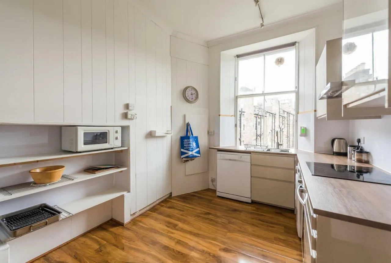 Appartement 3 Bed Overlooking Meadows Park EDI