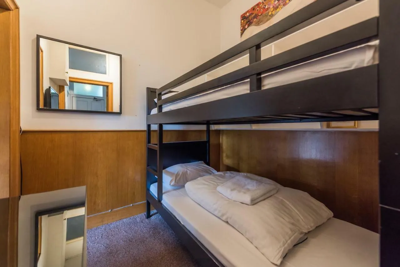 3 Bed Overlooking Meadows Park EDI Edinburgh