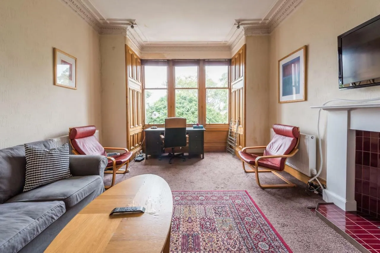 3 Bed Overlooking Meadows Park EDI 0*,  Großbritannien