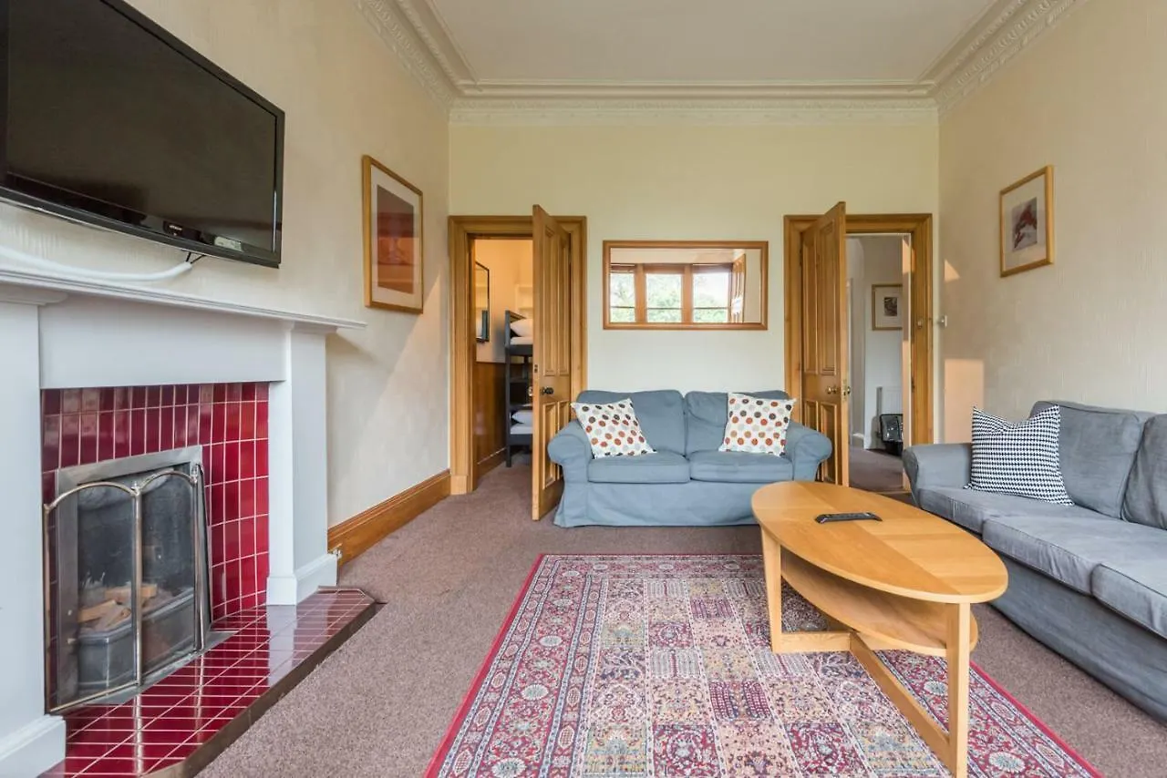 3 Bed Overlooking Meadows Park EDI Apartment
