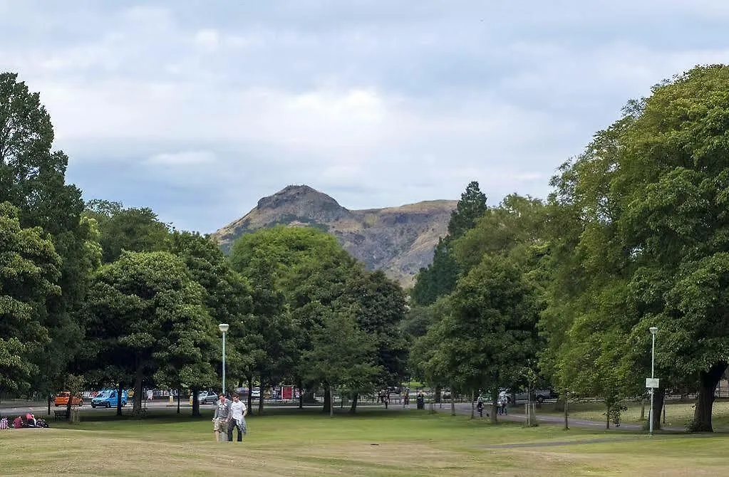 3 Bed Overlooking Meadows Park EDI 0*,  Großbritannien