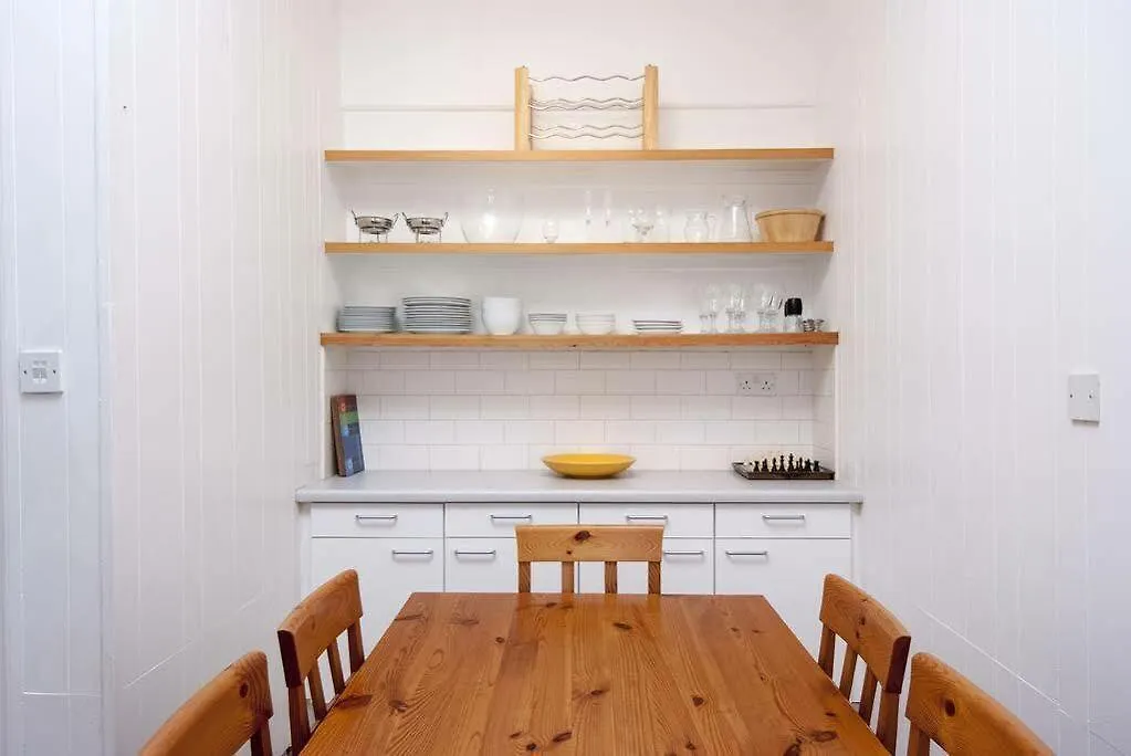 Apartment 3 Bed Overlooking Meadows Park EDI