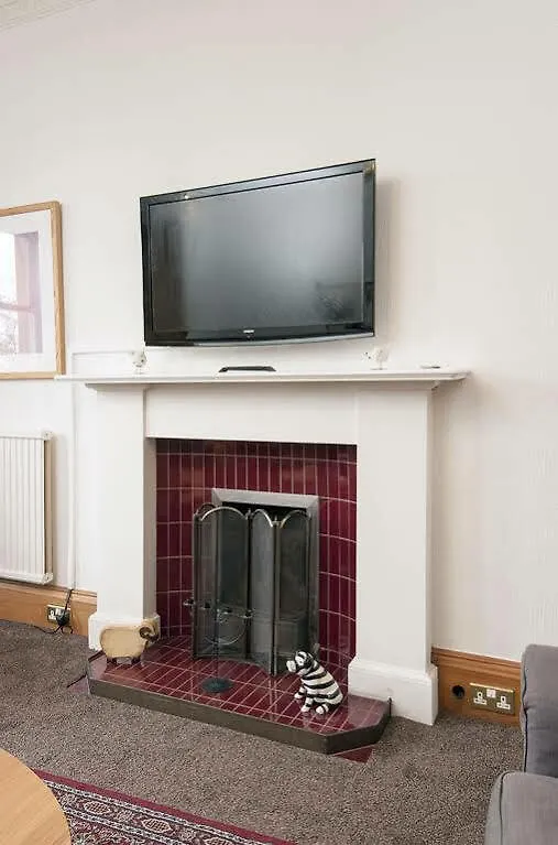 3 Bed Overlooking Meadows Park EDI Apartment