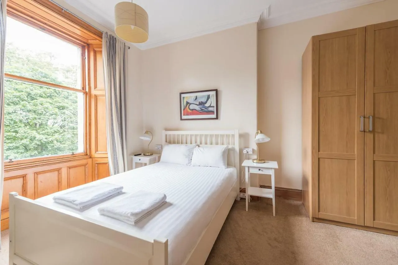 3 Bed Overlooking Meadows Park EDI 0*,