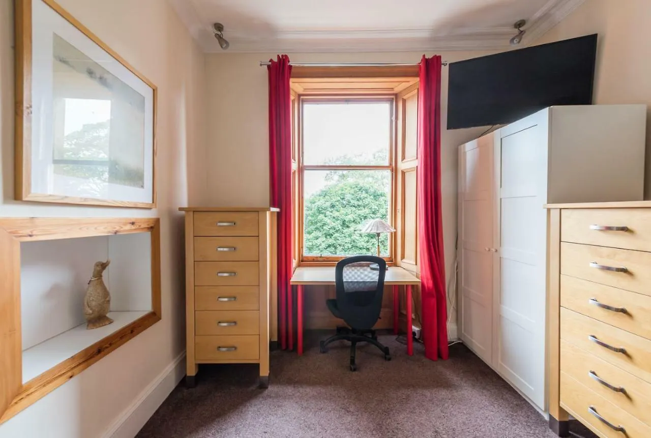 3 Bed Overlooking Meadows Park EDI