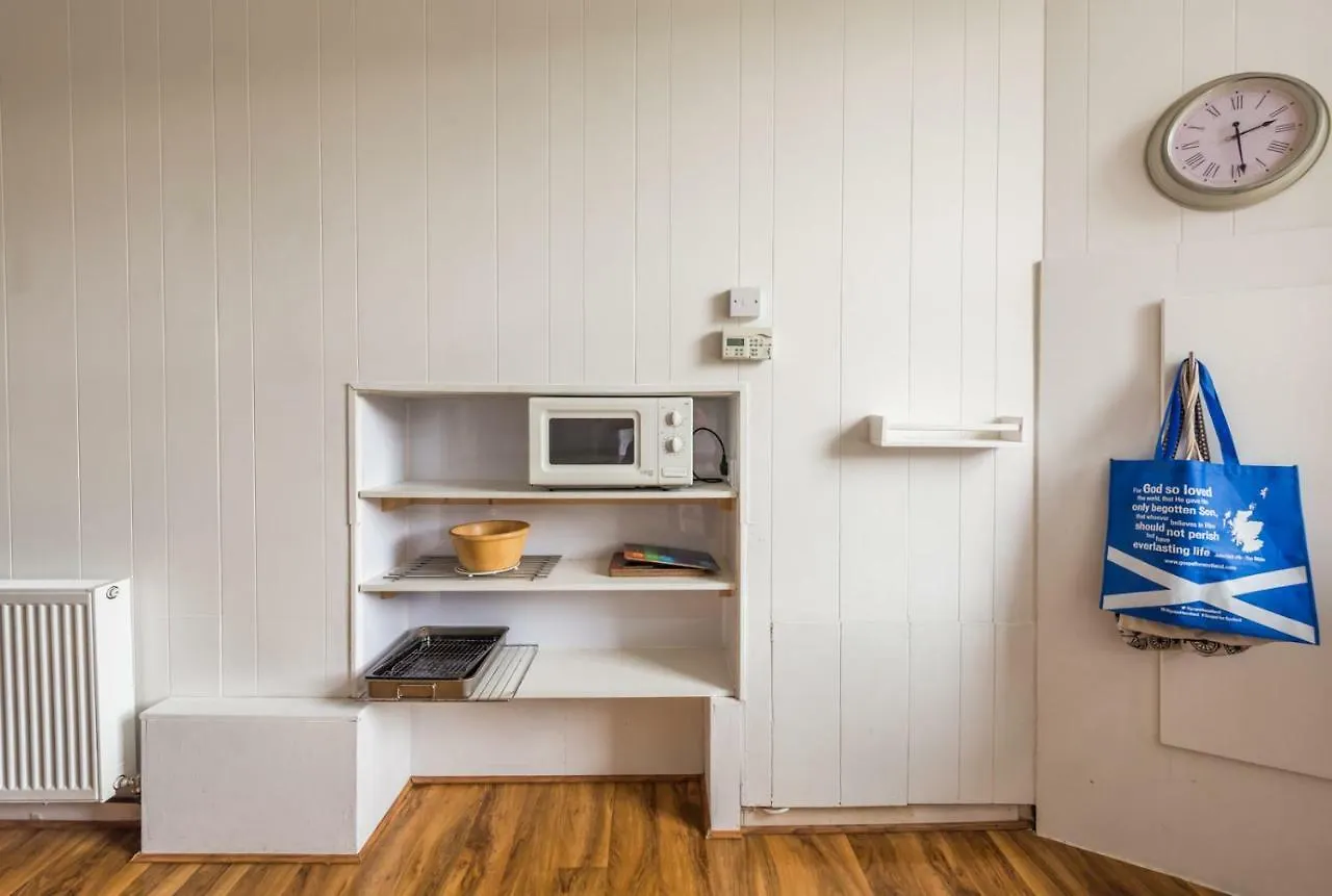 Apartment 3 Bed Overlooking Meadows Park EDI