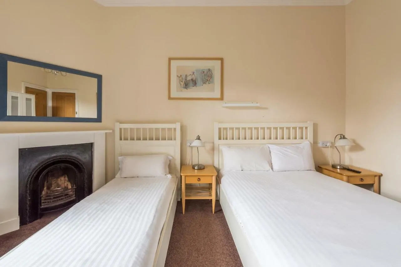 3 Bed Overlooking Meadows Park EDI 0*,