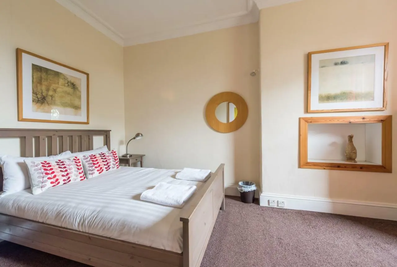 3 Bed Overlooking Meadows Park EDI Apartment