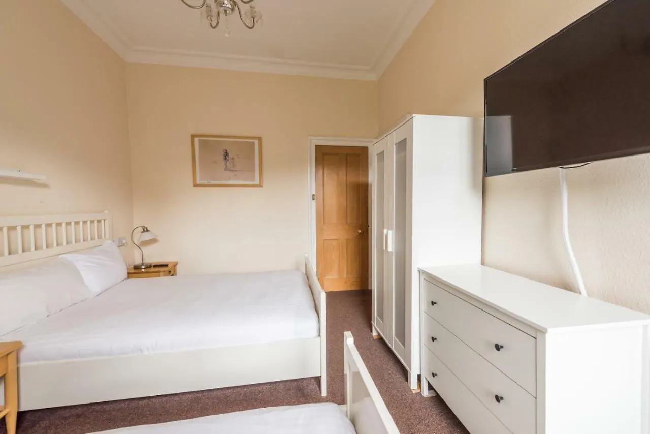 3 Bed Overlooking Meadows Park EDI 0*,