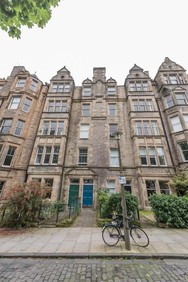 3 Bed Overlooking Meadows Park EDI Apartment