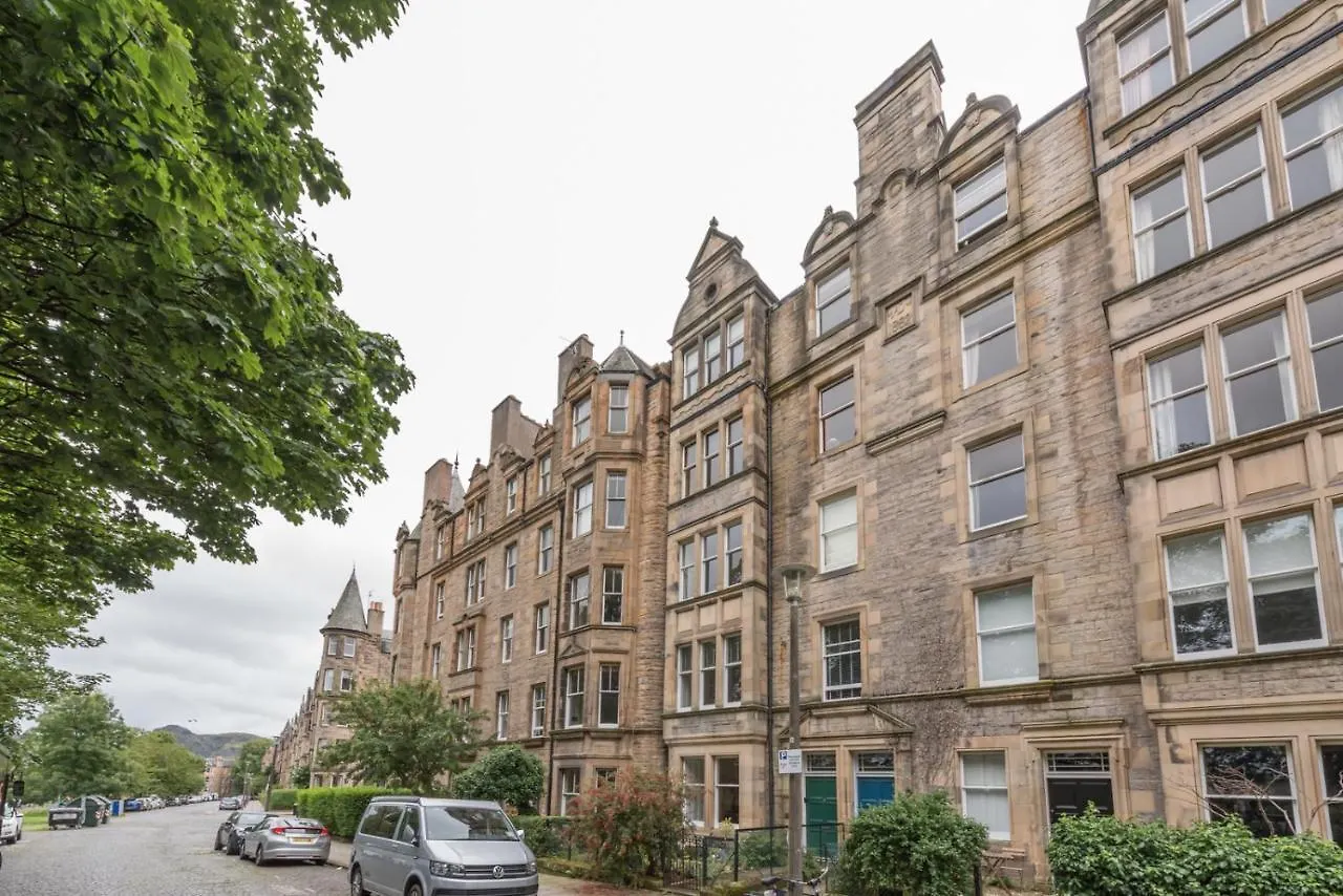 Apartment 3 Bed Overlooking Meadows Park EDI